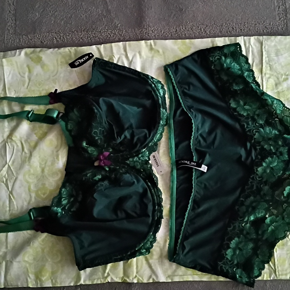 *Adore Me* Dark Green Lace Underwire Bra 42DDD Set.  Panty 1x.